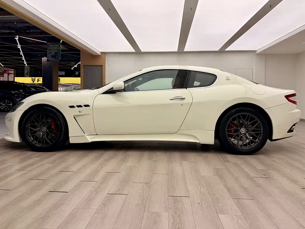 Maserati GranTurismo 2013 4.2L AT