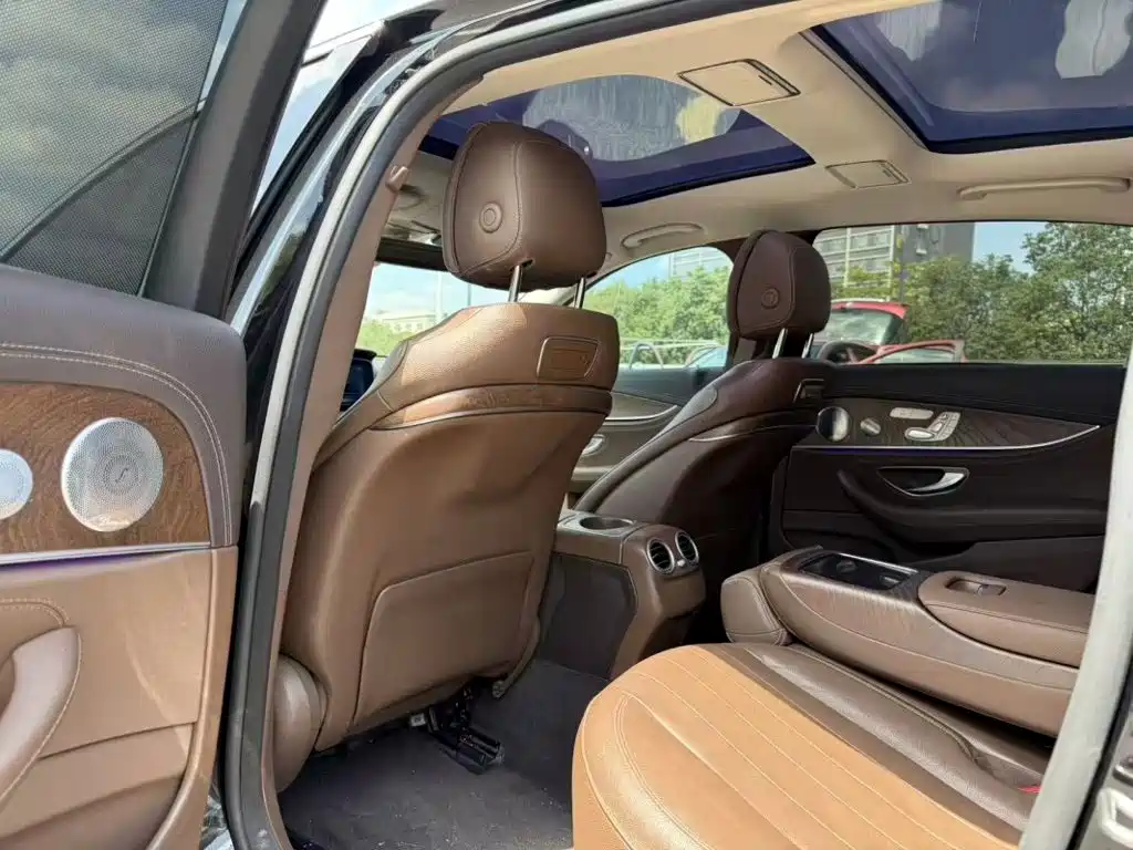 Mercedes-Benz E-Class — миниатюра 6