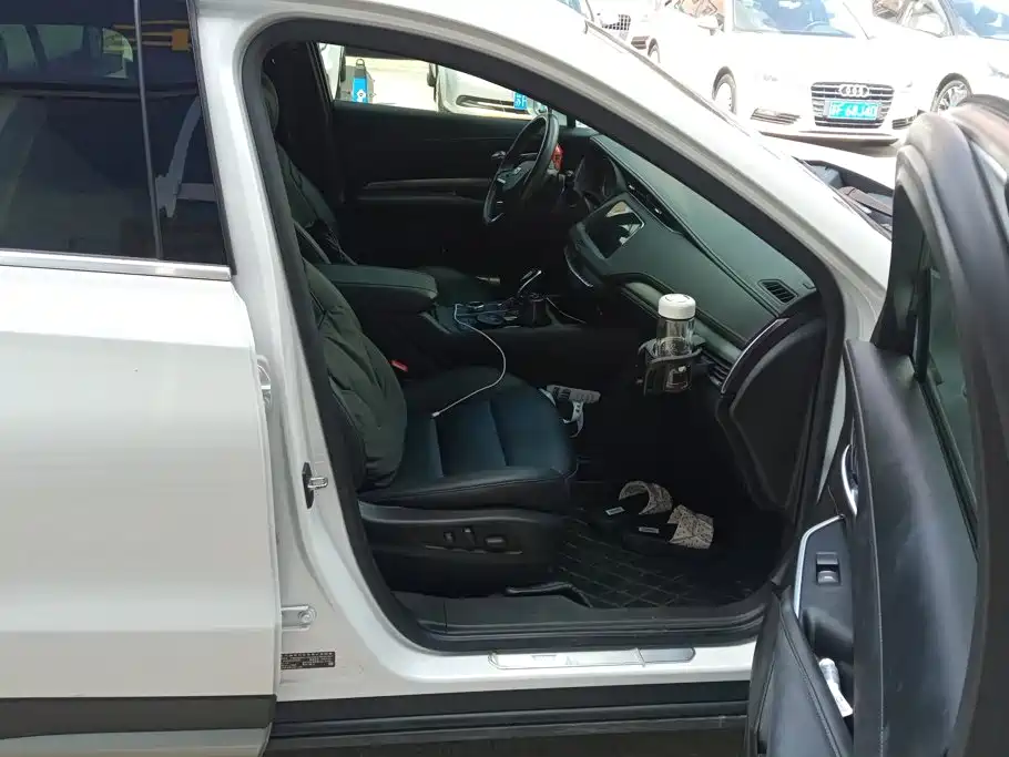Cadillac XT4 — миниатюра 8