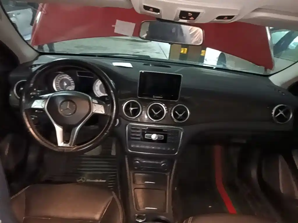 Mercedes-Benz GLA — миниатюра 10