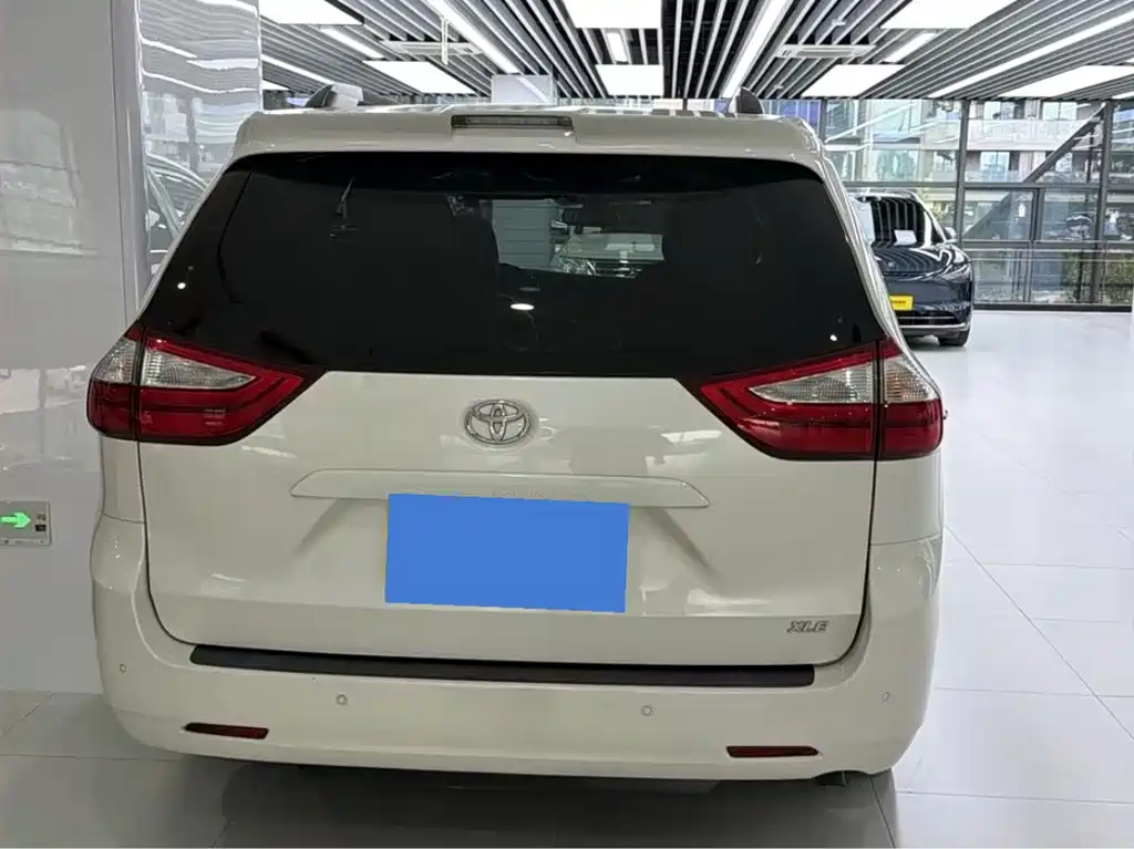 Toyota Sienna — миниатюра 5