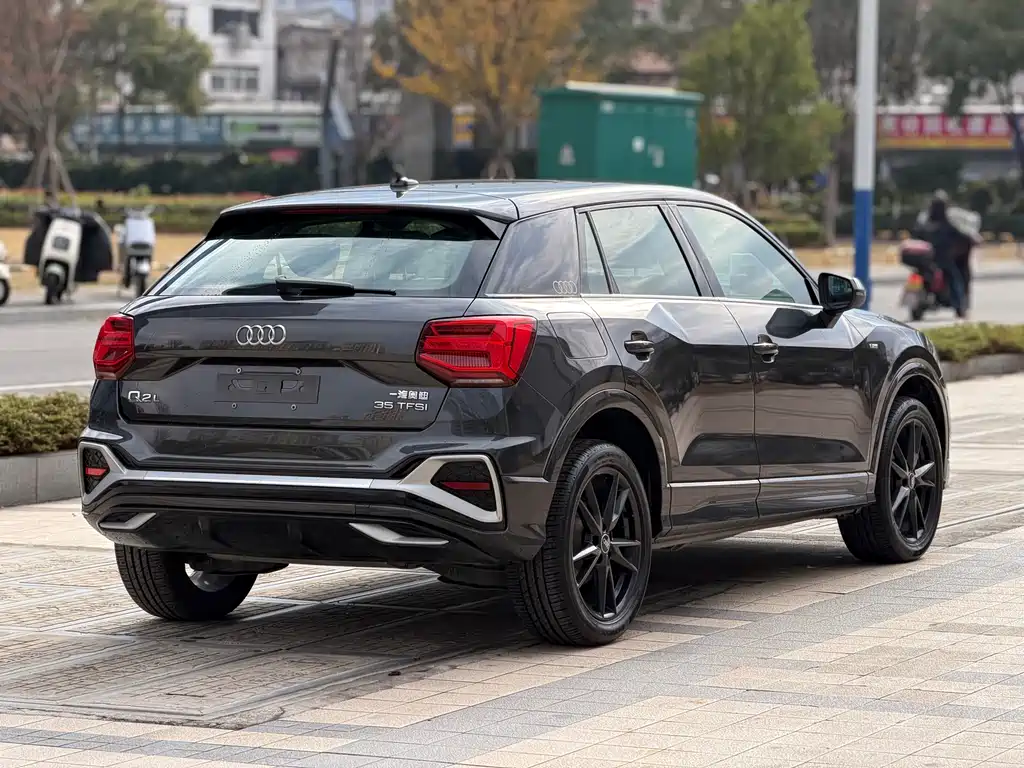 AUDI Q2L
