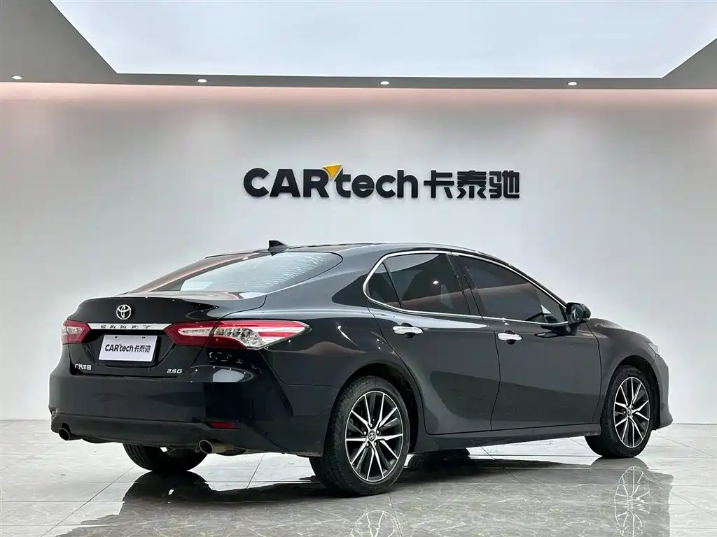 TOYOTA CAMRY