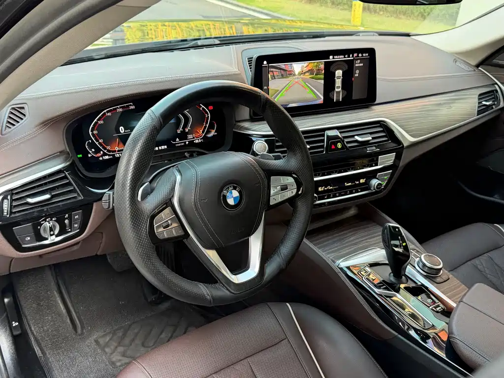 BMW 5 Series — миниатюра 14