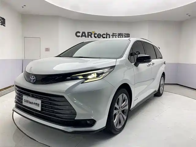 TOYOTA SIENNA 2024