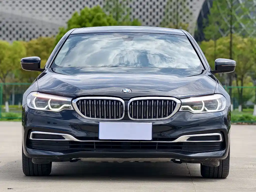 BMW 5 Series — миниатюра 13