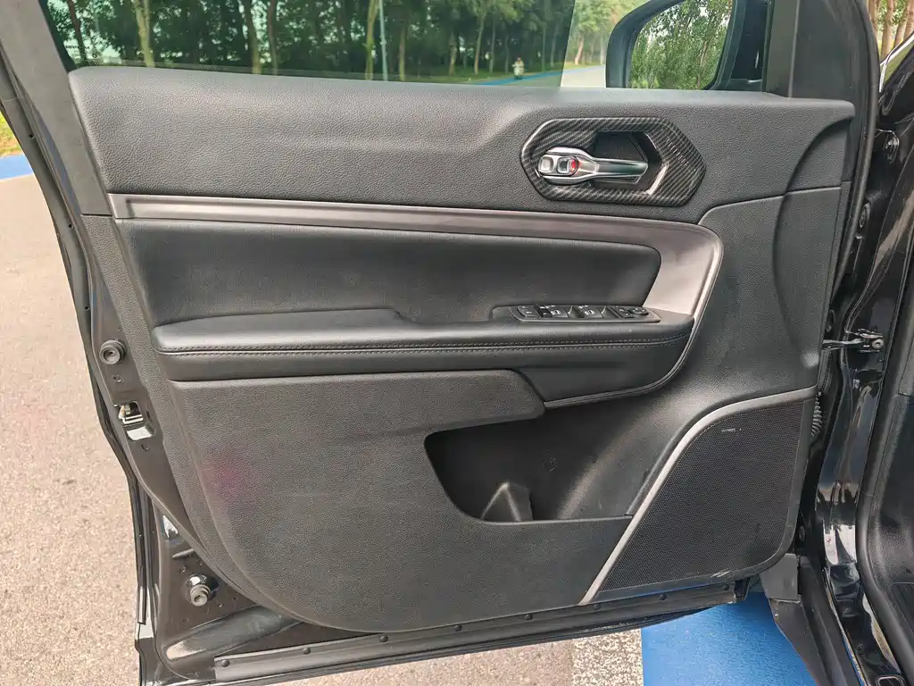 Jeep Grand Commander — миниатюра 16