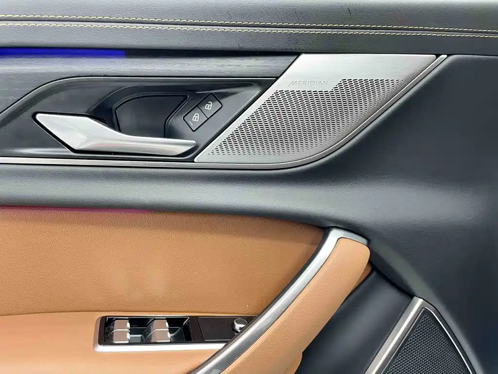 Jaguar XFL — миниатюра 10
