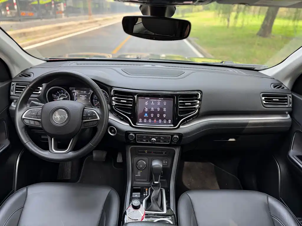 Jeep Grand Commander — миниатюра 16