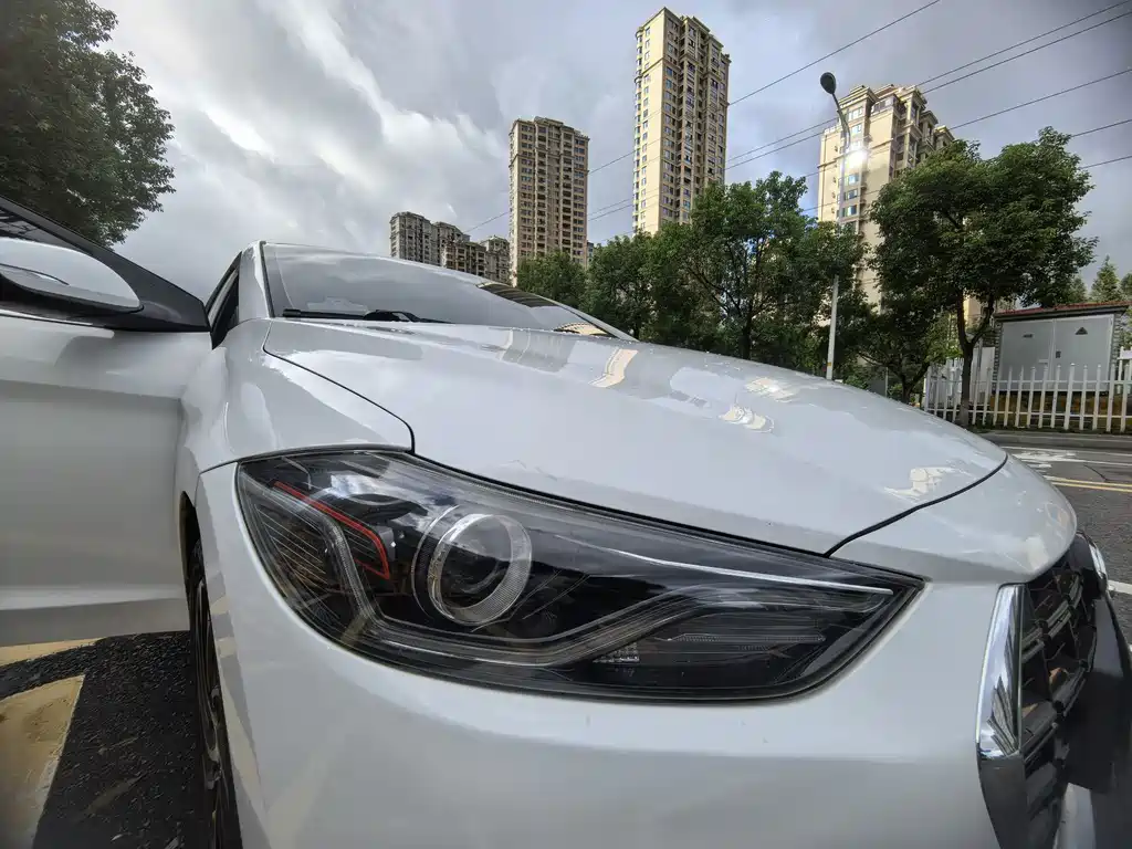 Hyundai Elantra — миниатюра 12