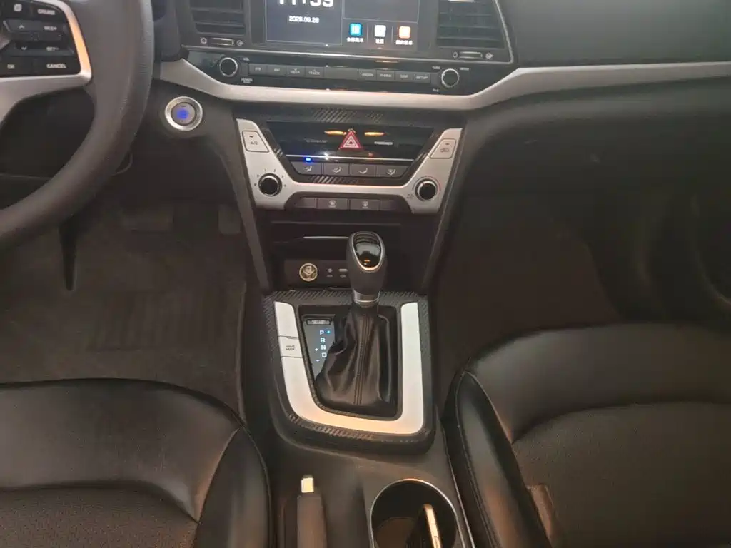 Hyundai Elantra — миниатюра 14