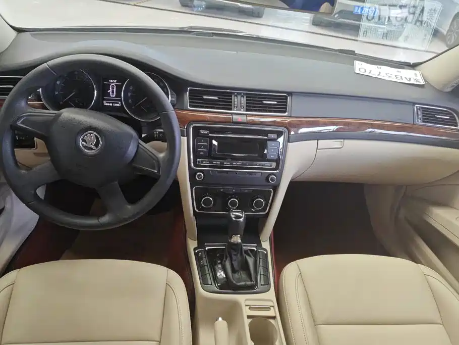 Skoda Superb — миниатюра 12