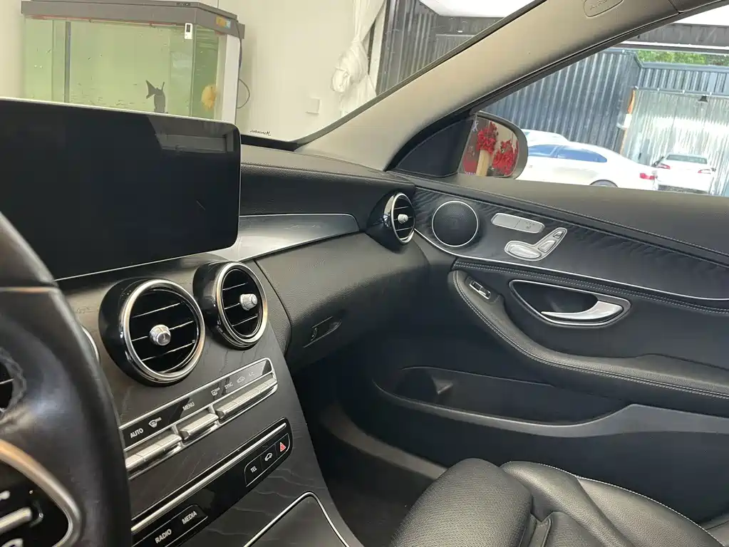 Mercedes-Benz C-Class — миниатюра 10