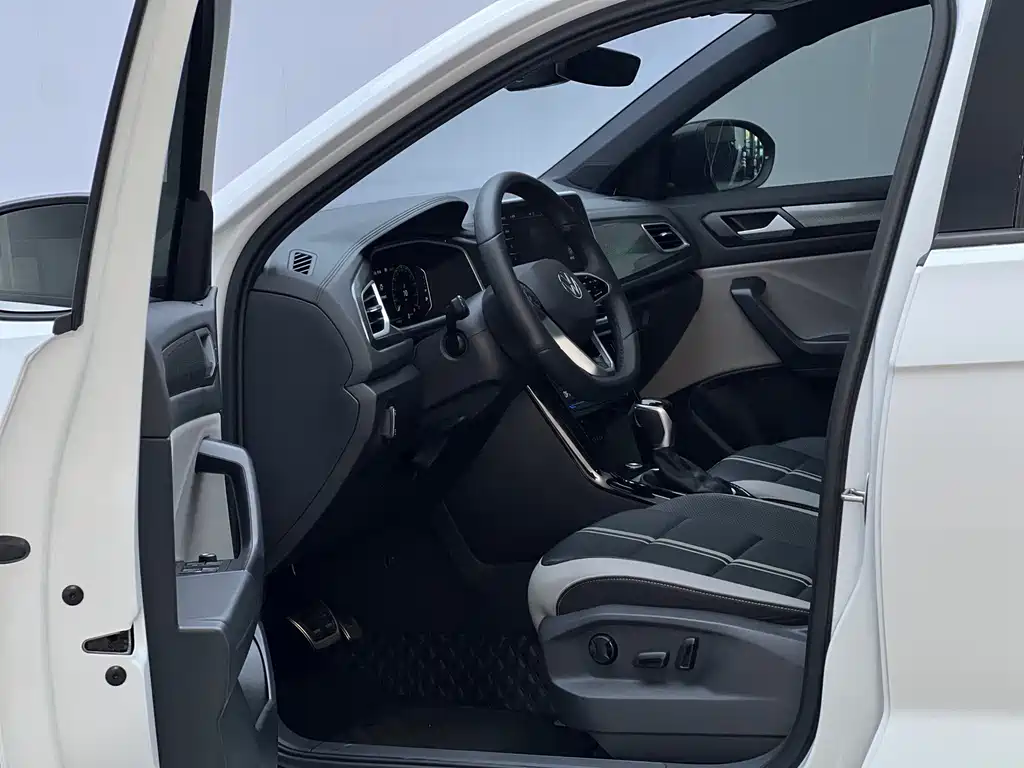 Volkswagen T-Roc — миниатюра 8