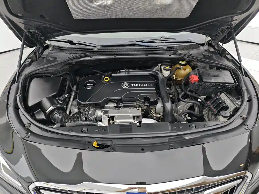 Buick LaCrosse — миниатюра 10