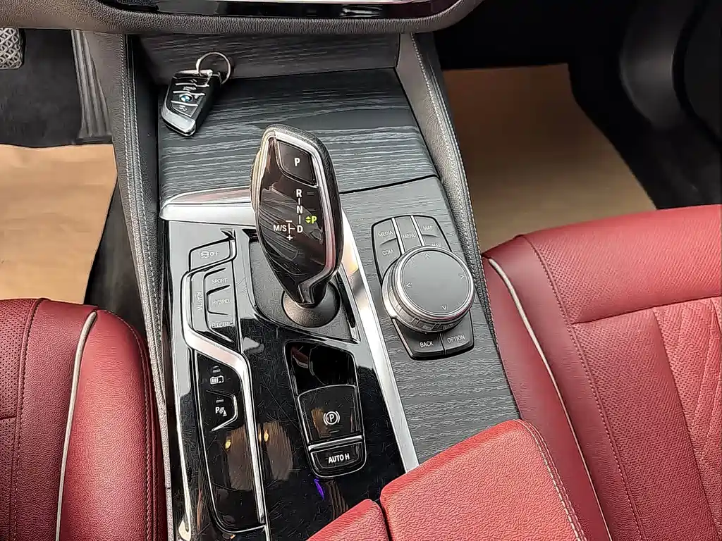 BMW 5 Series New Energy — миниатюра 11