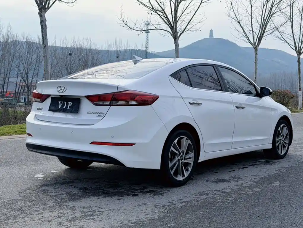 Hyundai Elantra — миниатюра 6