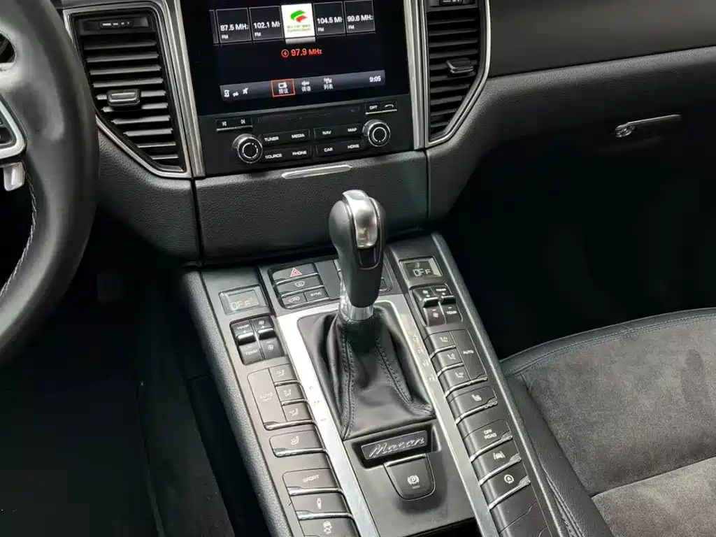 Porsche Macan — миниатюра 14