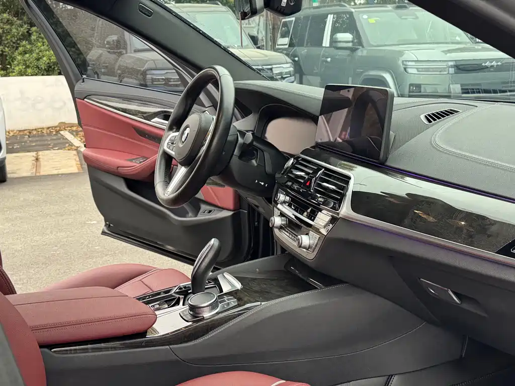 BMW 5 Series — миниатюра 14