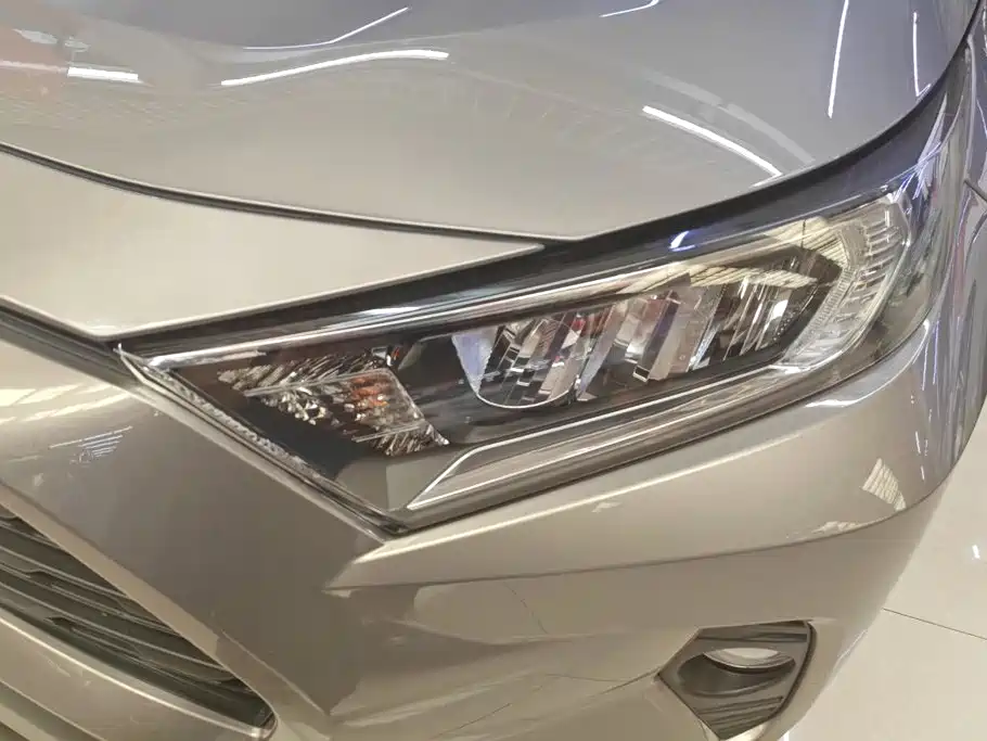 Toyota RAV4 — миниатюра 5