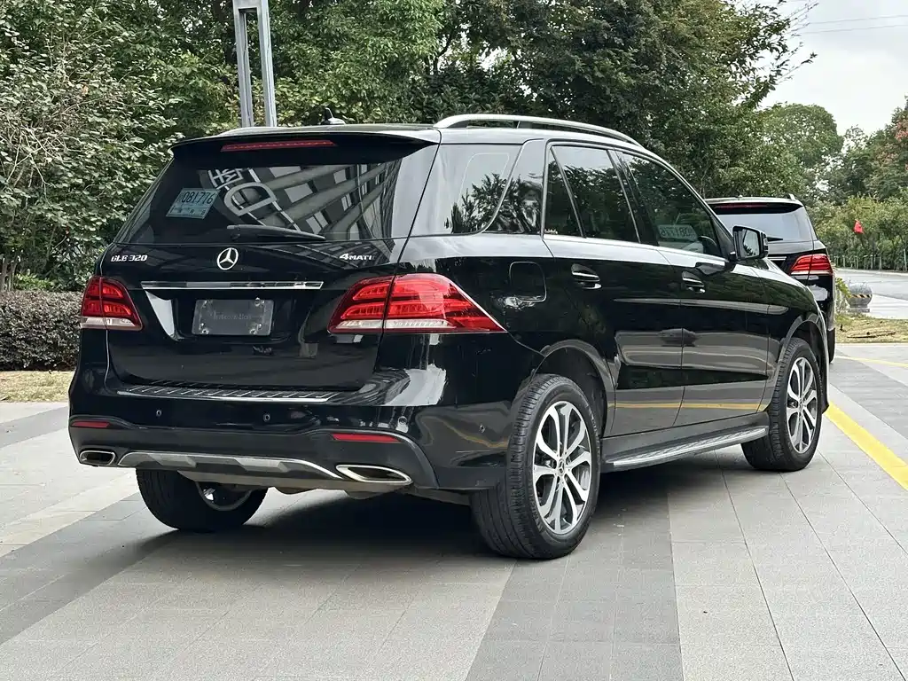Mercedes-Benz GLE (Import) — миниатюра 9