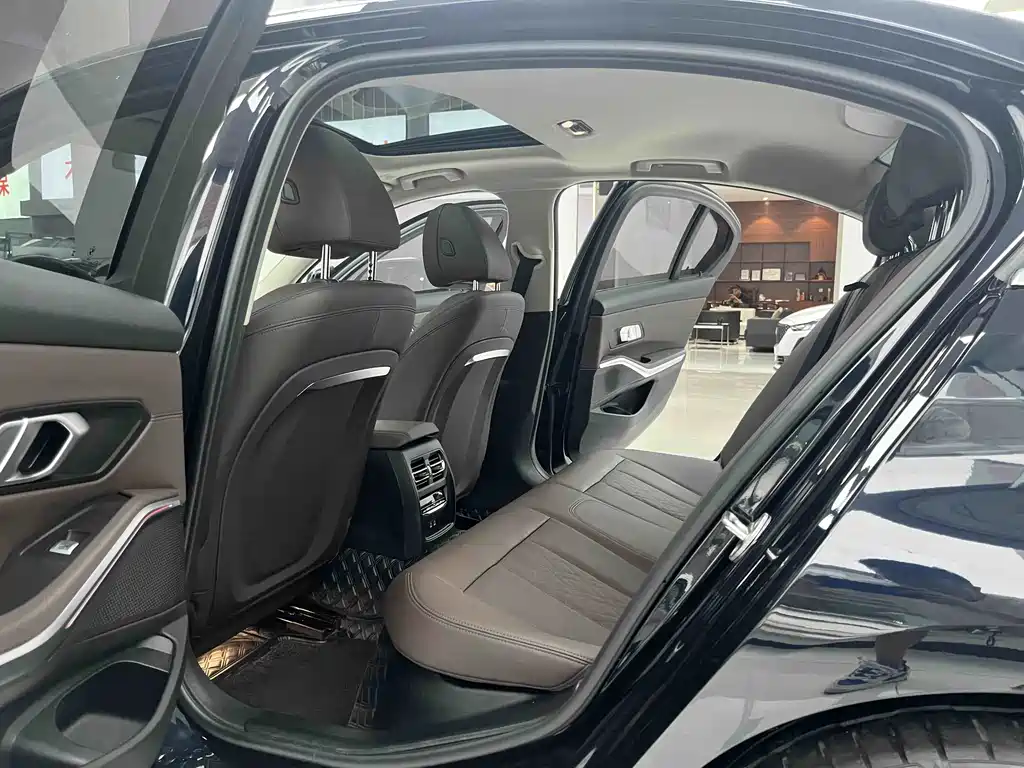 BMW 3 Series — миниатюра 10