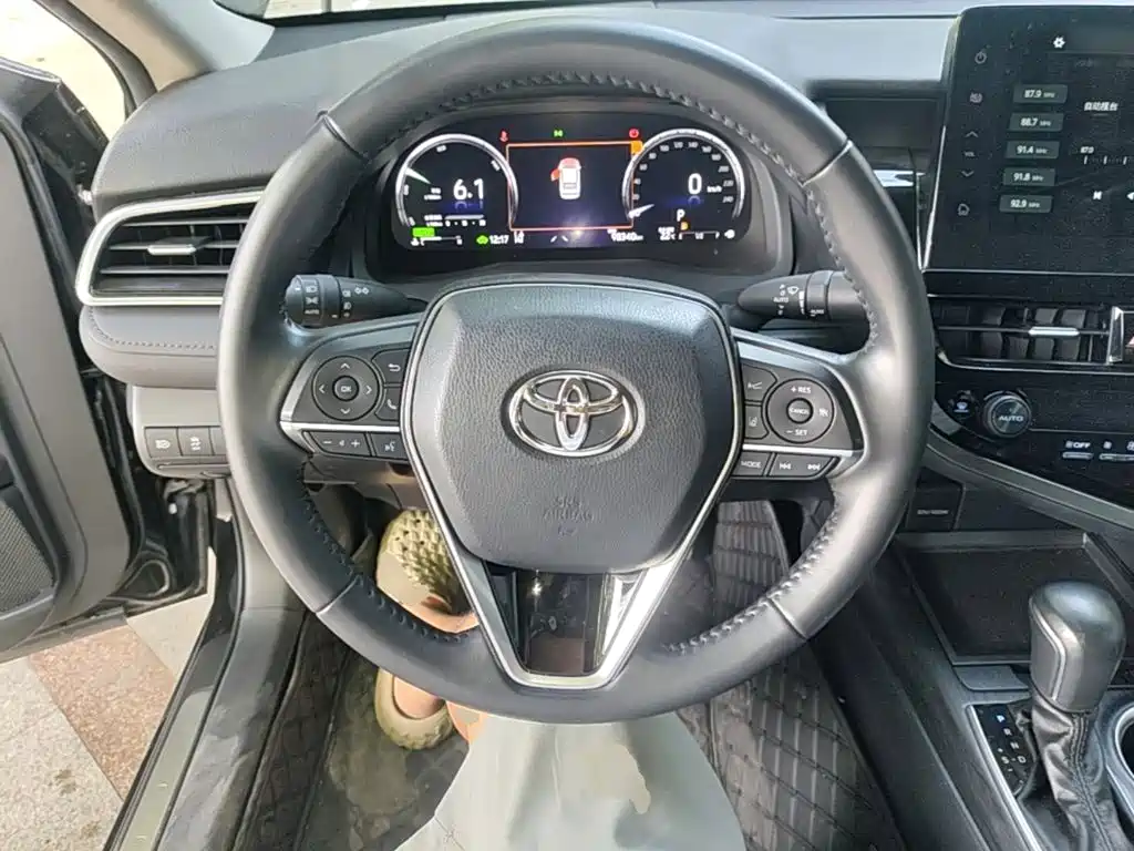 Toyota Camry — миниатюра 11