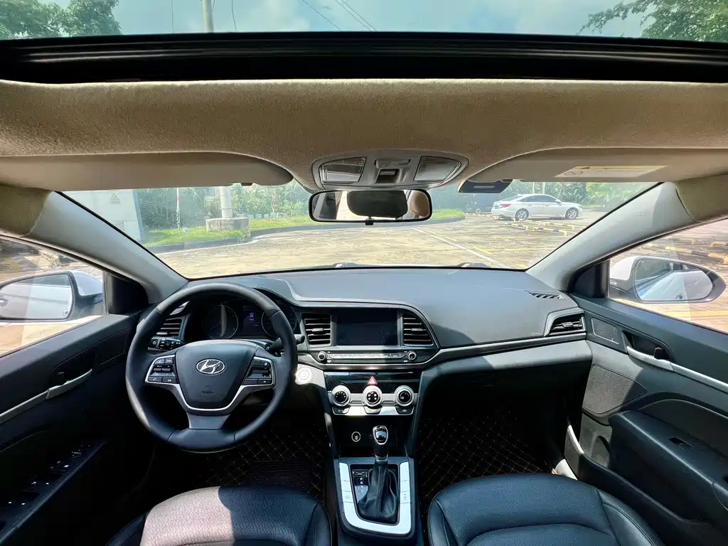 Hyundai Elantra — миниатюра 12