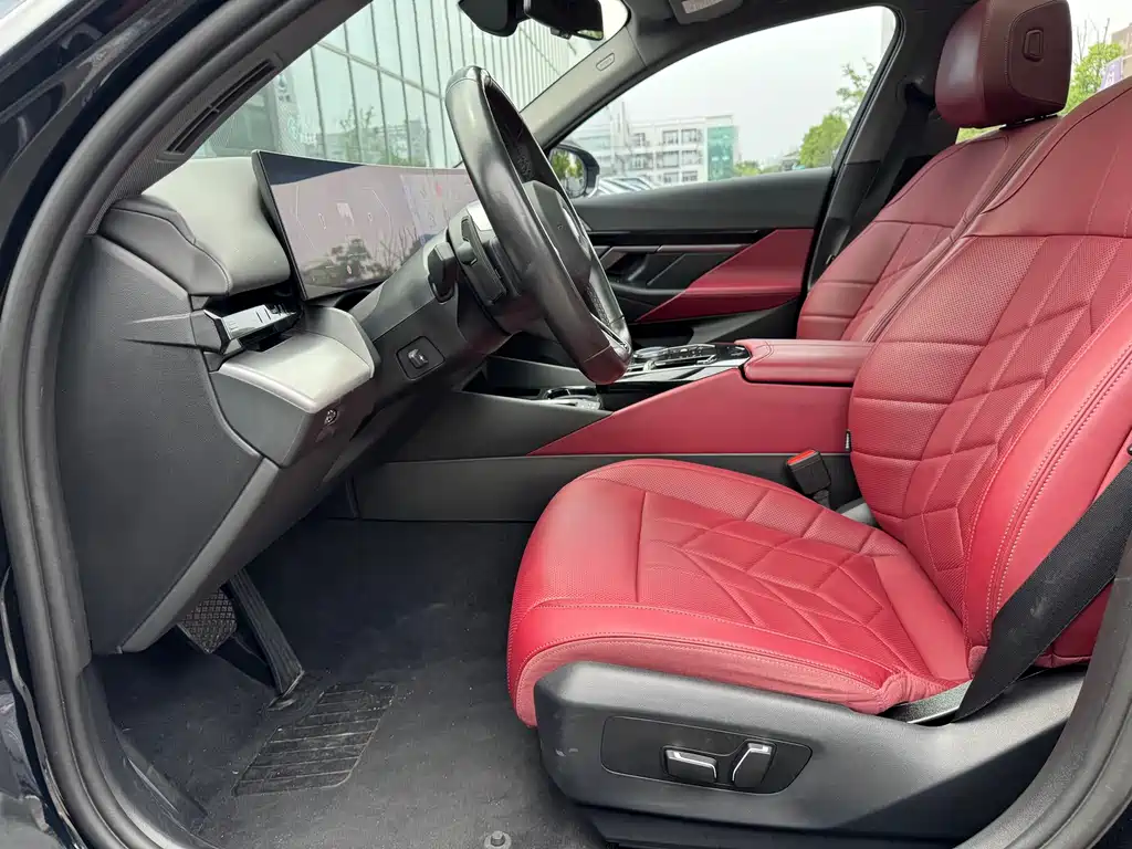 BMW 5 Series — миниатюра 8