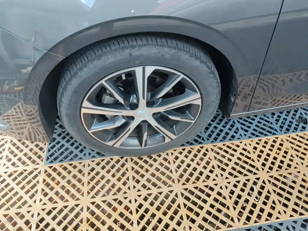 Geely Emgrand — миниатюра 23