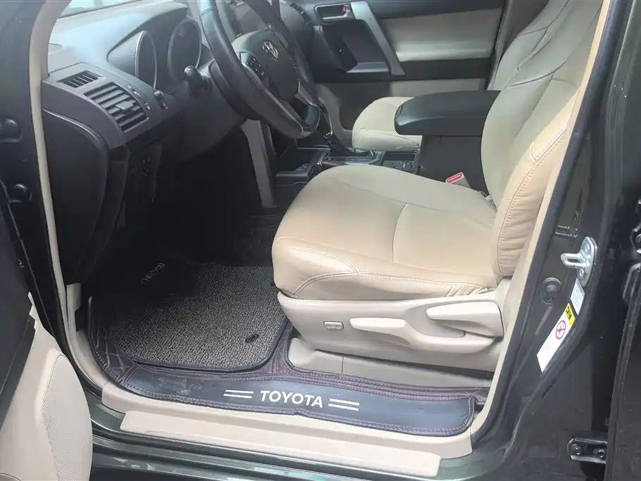 Toyota Land Cruiser Prado 2010 2.7L AT Standard