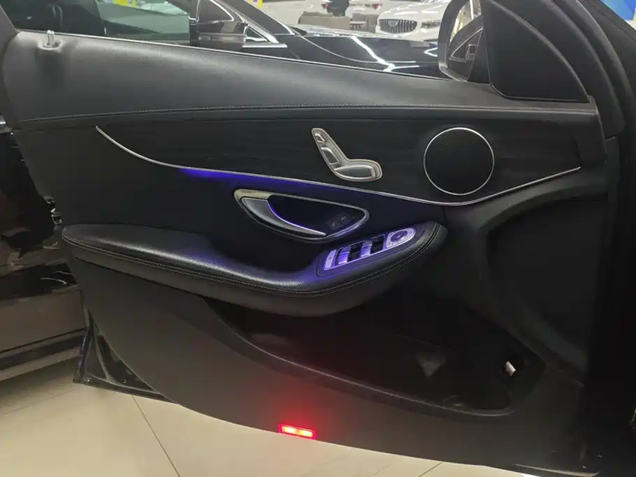Mercedes-Benz C-Class — миниатюра 7