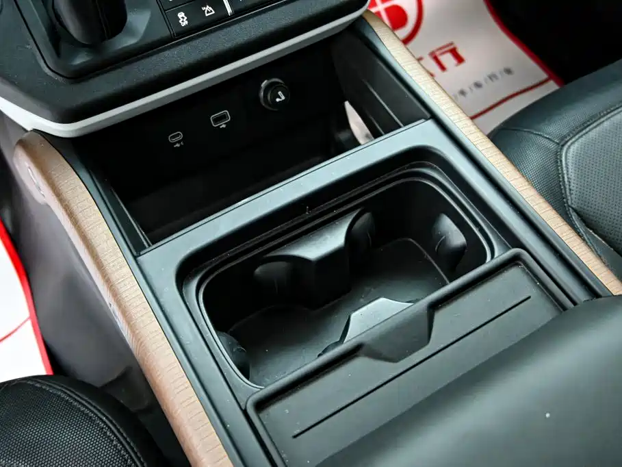 Land Rover Defender — миниатюра 19