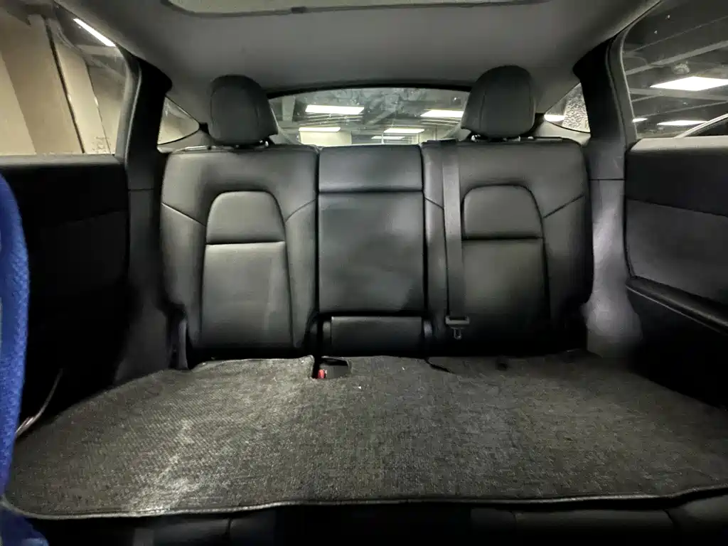 Tesla Model Y — миниатюра 8
