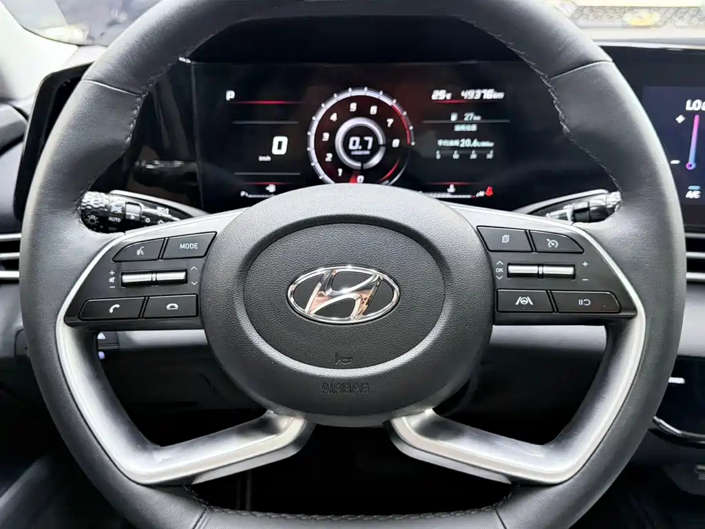 Hyundai Elantra — миниатюра 13