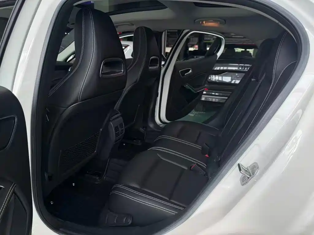 Mercedes-Benz GLA — миниатюра 8