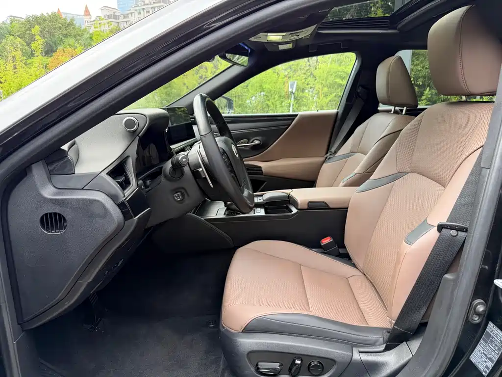 Lexus ES 2021 200