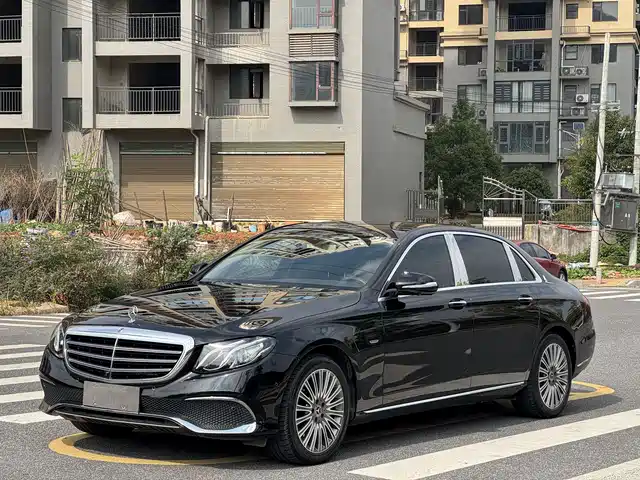 MERCEDES-BENZ E CLASS