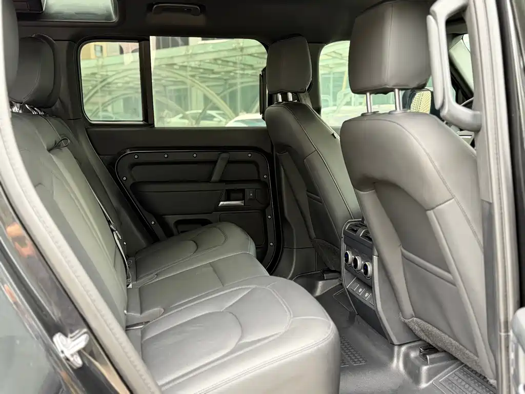 Land Rover Defender — миниатюра 17
