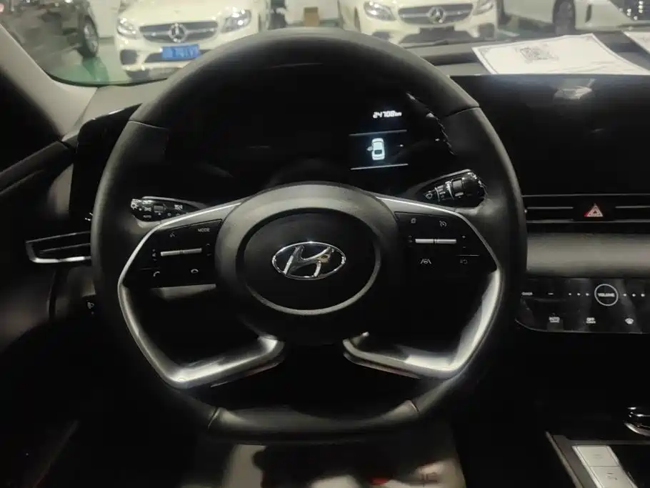 Hyundai Elantra — миниатюра 15