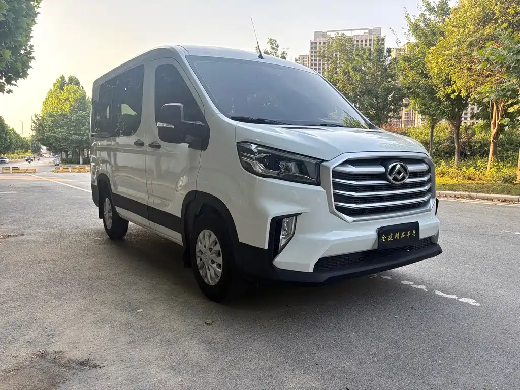 Maxus V90 2022 2.0T MT 6 мест