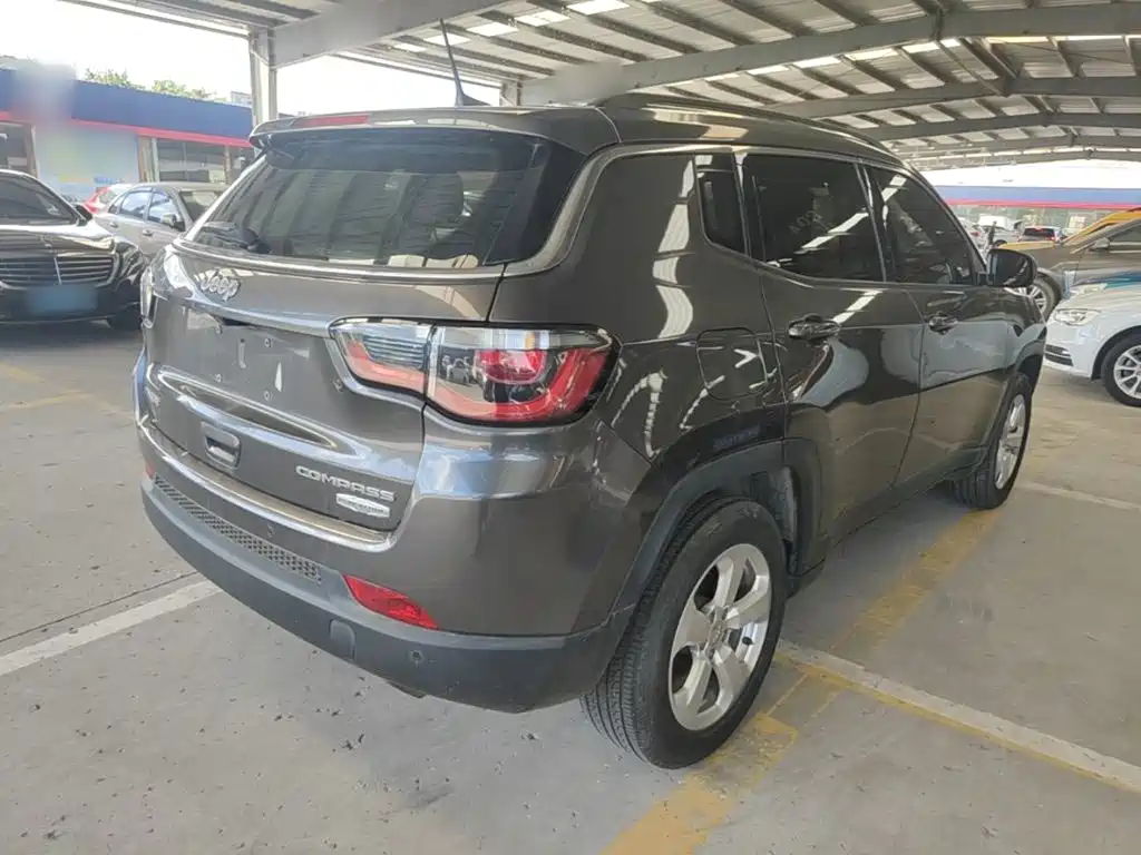 Jeep Compass — миниатюра 7