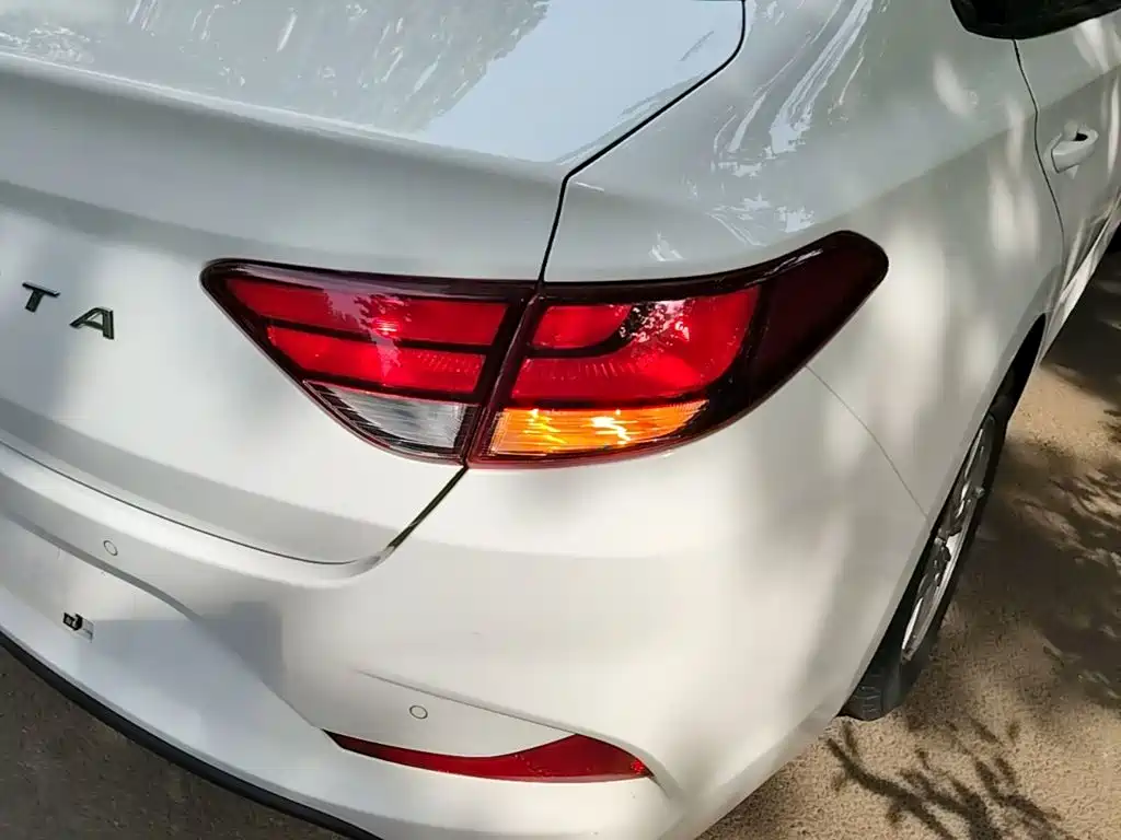 Hyundai Elantra — миниатюра 8