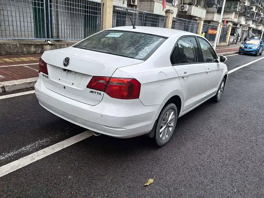Volkswagen Jetta — миниатюра 10