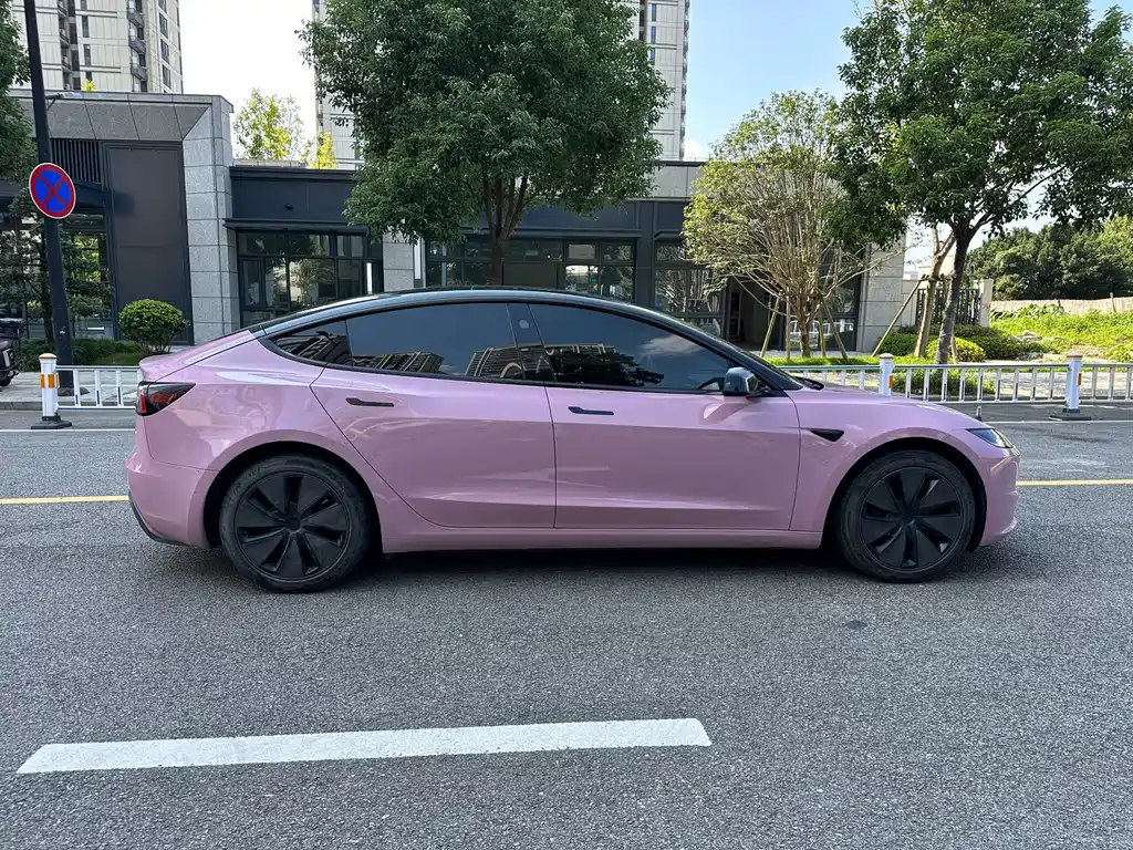 Tesla Model 3 — миниатюра 18