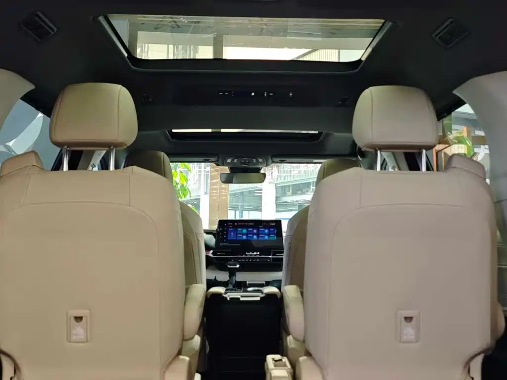 Toyota Granvia — миниатюра 23