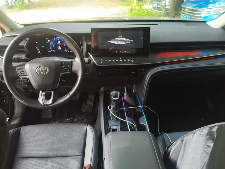 Toyota Camry — миниатюра 12