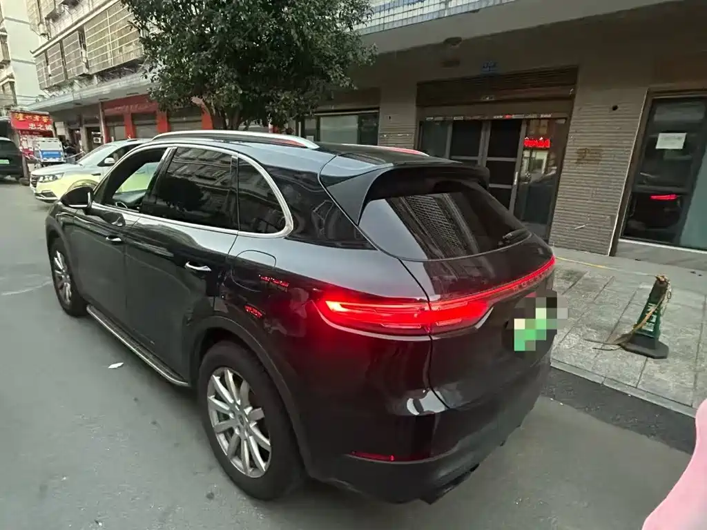 Porsche Cayenne Hybrid — миниатюра 11