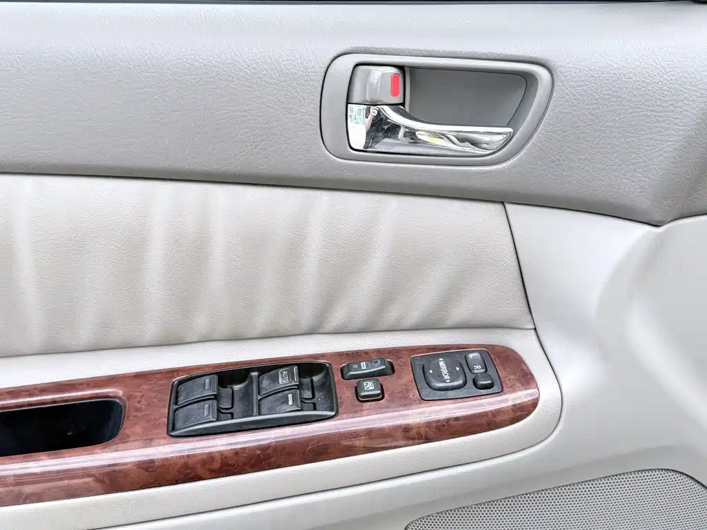 Toyota Camry — миниатюра 16