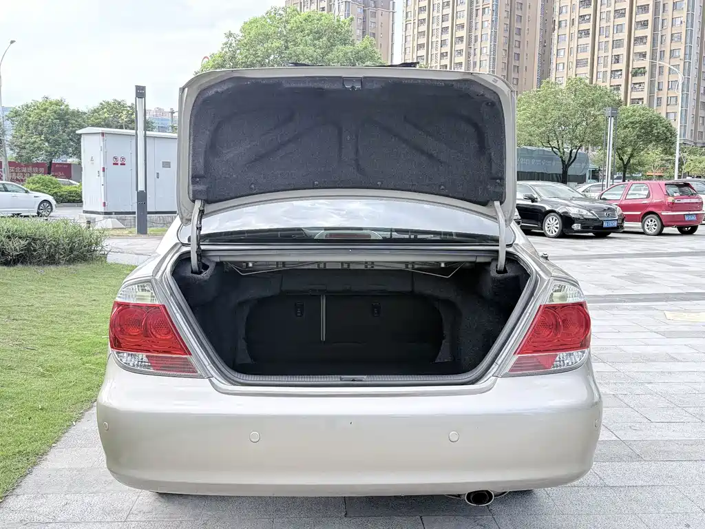 Toyota Camry — миниатюра 20